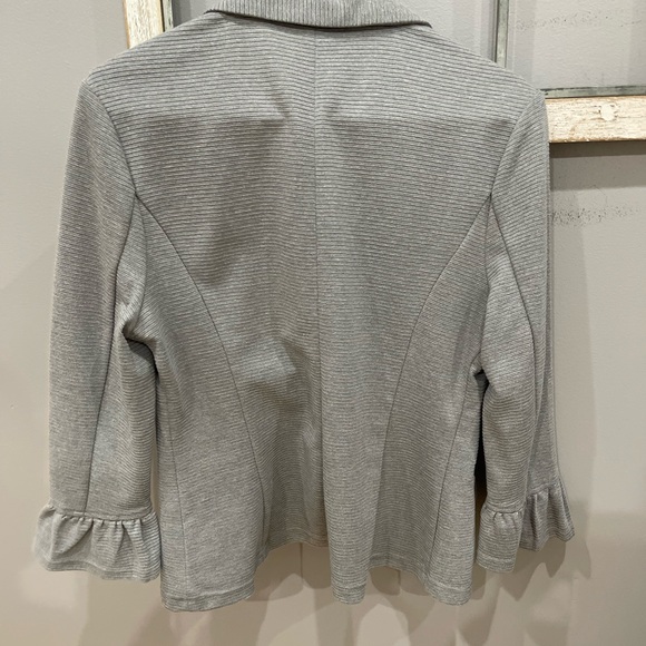 Doe & Rae Light Gray Ruffle Sleeve Blazer - Picture 5 of 7